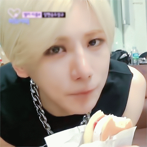 150529_hyunseung_heartatag1.gif