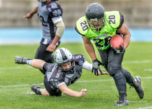 The 2016 Gridiron Victoria VIC BOWL was held on Sunday 16th October at Lakeside Stadium by Albert Park in Melbourne.