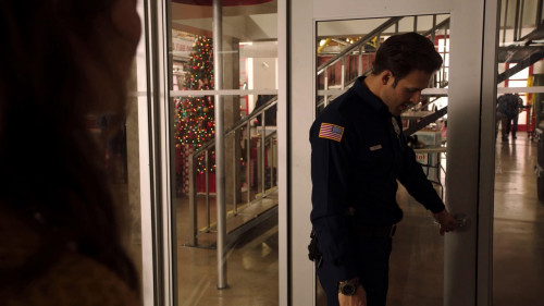 9-1-1.S02E10.FiNAL.Merry.Ex-Mas.PL.720p.AMZN.WEB-DL.x264-666.mkv_snapshot_14.57.271.jpg