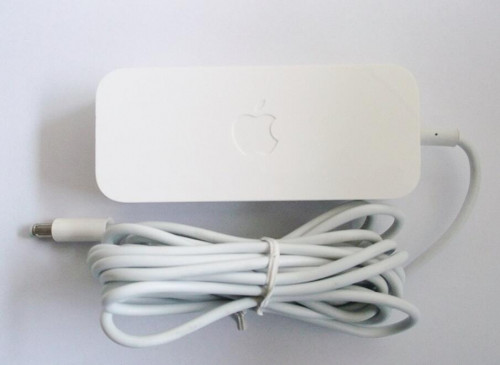 €28.50   Original Apple AirPort Extreme 802.11n Router 22w Netzteil
https://www.3cparts.de/original-apple-airport-extreme-80211n-router-22w-netzteil-p-18614.html
Produktinfo
Eingangsspannung:100-240V / 50-60Hz
Spannung-Stromstärke-Ausgangsleistung: 12V-1.8A-22W
Steckertyp: 5.5mm / 2.5mm no Pin
Farbe: Weiß
Artikelzustand: Benutzt,Original
Garantie: 1 Jahr Garantie und 30 Tage Geld zurück
Paket enthalten:
1 x Netzteil Apple
1 x EU-PLUG Kabel
Kompatibles Modell
Apple A1202, Apple A1034, Apple A1143, Apple A1354, Apple A1408, Apple A1521,