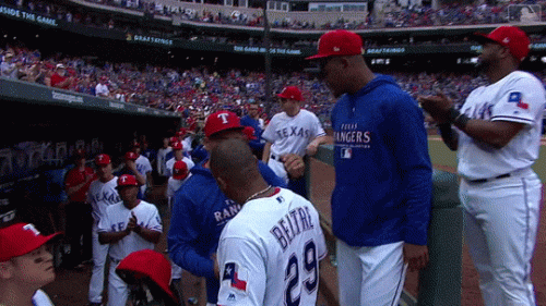 Beltre-ovation-dugout-hugs-vs-SEA-9-23-2018.gif