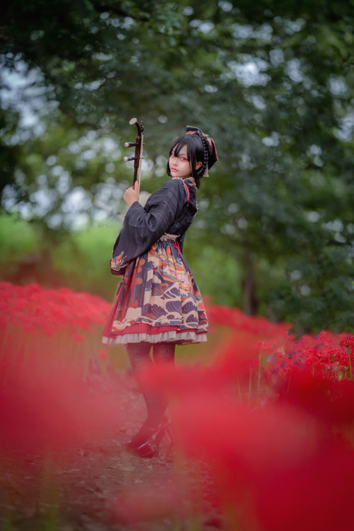 Demonstration-high-school-student-Sirat-winner-of-a-gold-medal-wears-her-first-Japanese-style-Lolita-11.jpg