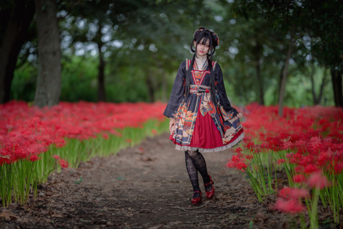 Demonstration-high-school-student-Sirat-winner-of-a-gold-medal-wears-her-first-Japanese-style-Lolita-14.jpg