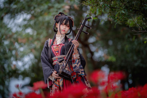 Demonstration-high-school-student-Sirat-winner-of-a-gold-medal-wears-her-first-Japanese-style-Lolita-16.jpg