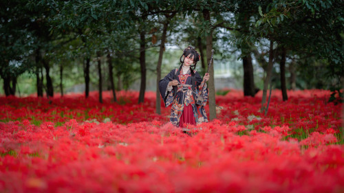 Demonstration-high-school-student-Sirat-winner-of-a-gold-medal-wears-her-first-Japanese-style-Lolita-26.jpg