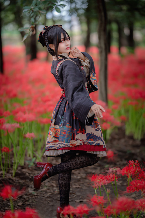 Demonstration-high-school-student-Sirat-winner-of-a-gold-medal-wears-her-first-Japanese-style-Lolita-4.jpg