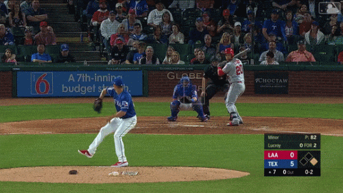 Elvis-dive-glove-flip-DP-vs-LAA-4-16-2019.gif