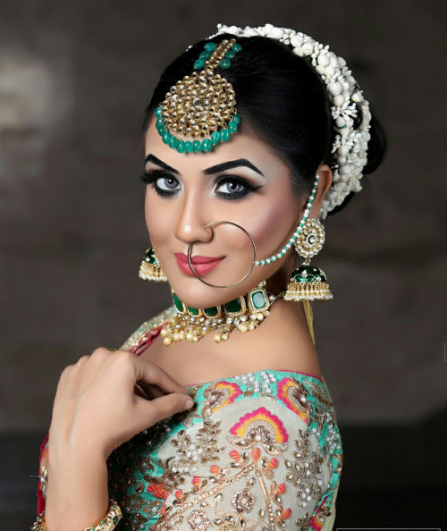 Get-a-parfect-party-look-wih-Makeup-artist-in-Noida.jpg