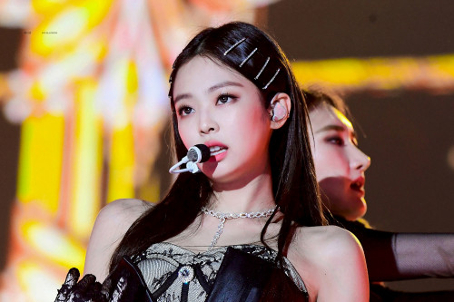 Jennie (Black Pink)