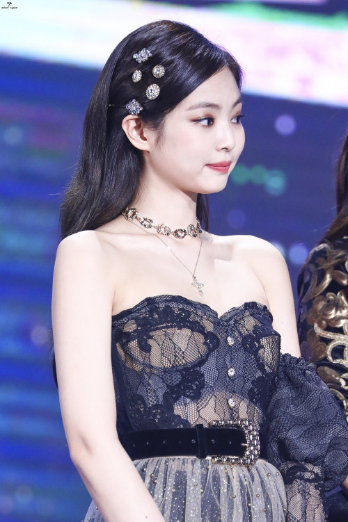 Jennie (Black Pink)