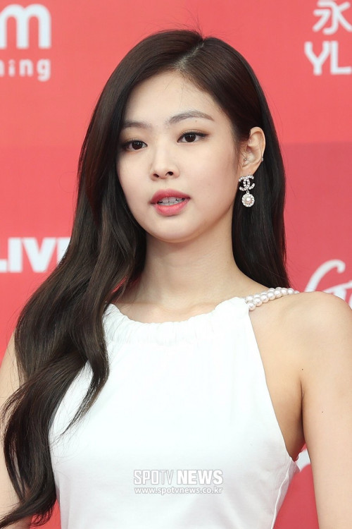 Jennie (Black Pink)