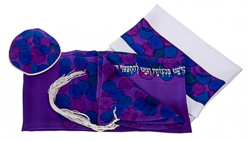 Jewish-prayer-shawl-for-women.jpg