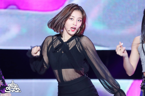 Jihyo-56fe39c440622b21b.jpg