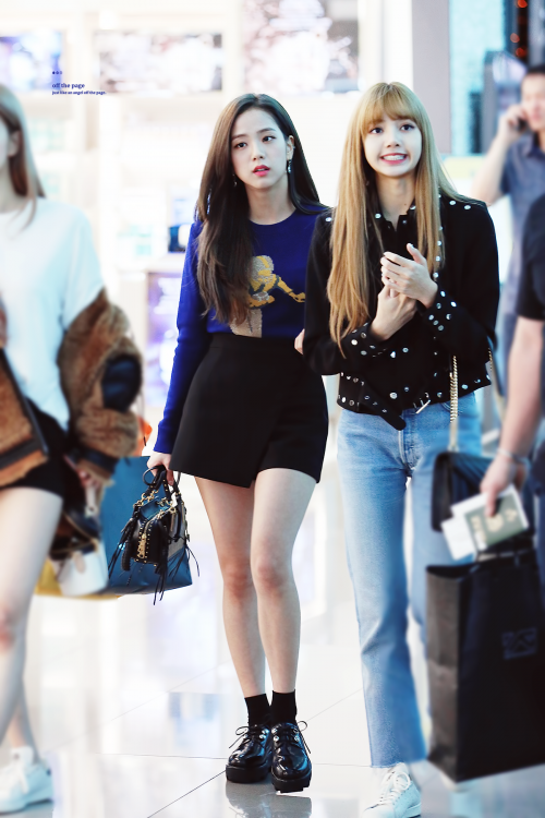 Jisoo & Lisa 1