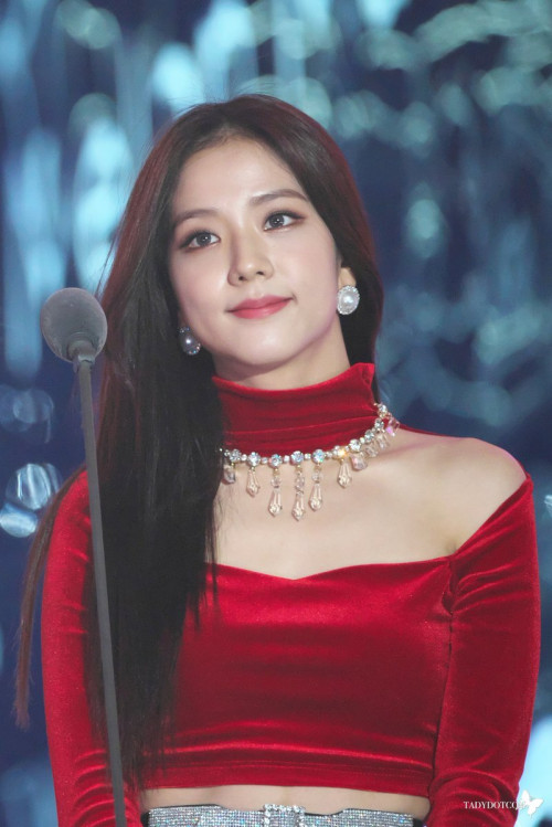 Jisoo (Black Pink)