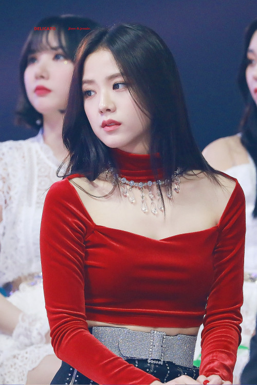 Jisoo (Black Pink)