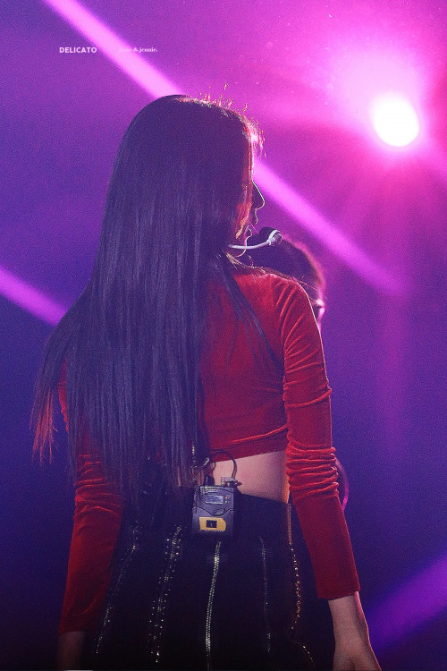 Jisoo (Black Pink)