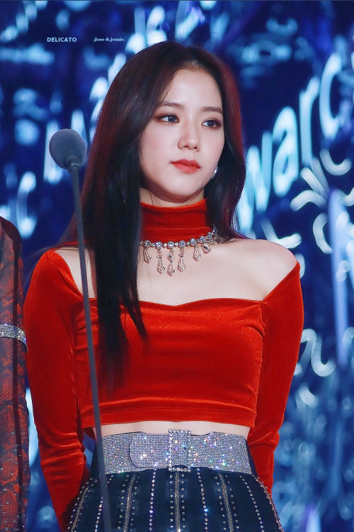 Jisoo (Black Pink)