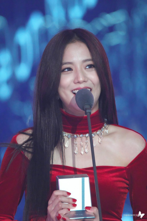 Jisoo (Black Pink)