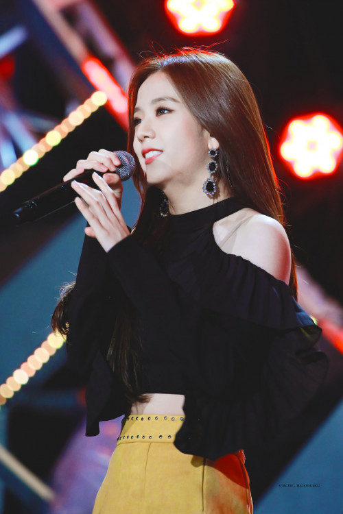 Jisoo (Black Pink)