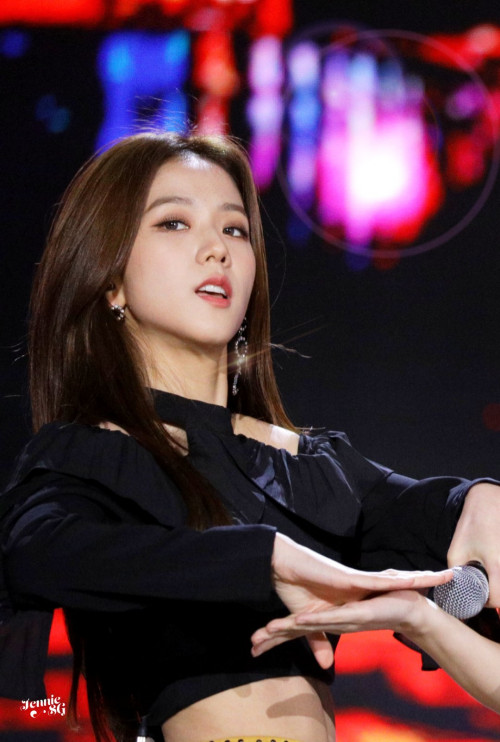 Jisoo (Black Pink)