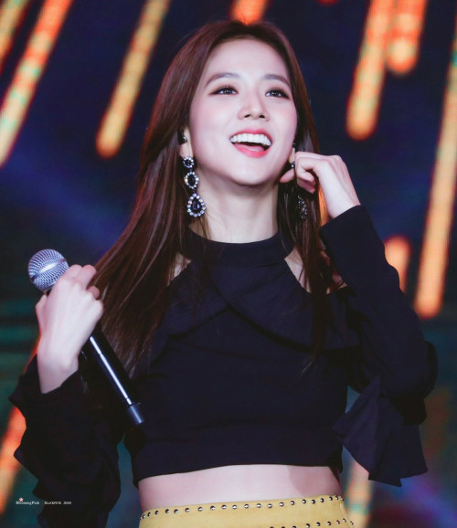 Jisoo (Black Pink)