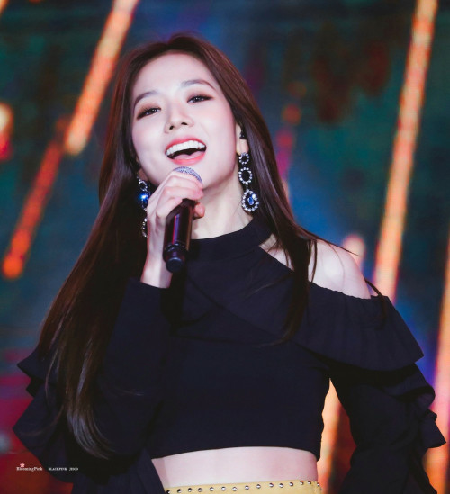 Jisoo (Black Pink)