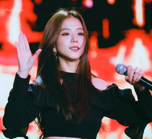 Jisoo (Black Pink)