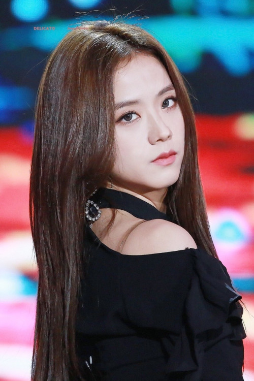 Jisoo (Black Pink)