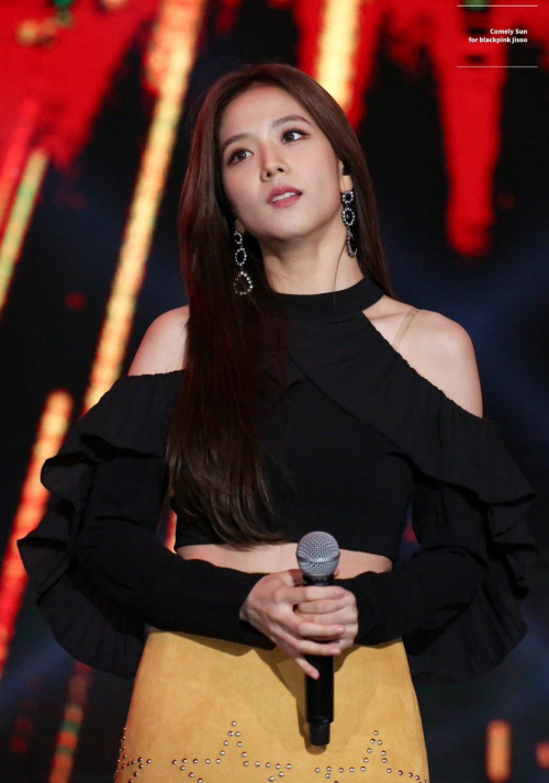 Jisoo (Black Pink)