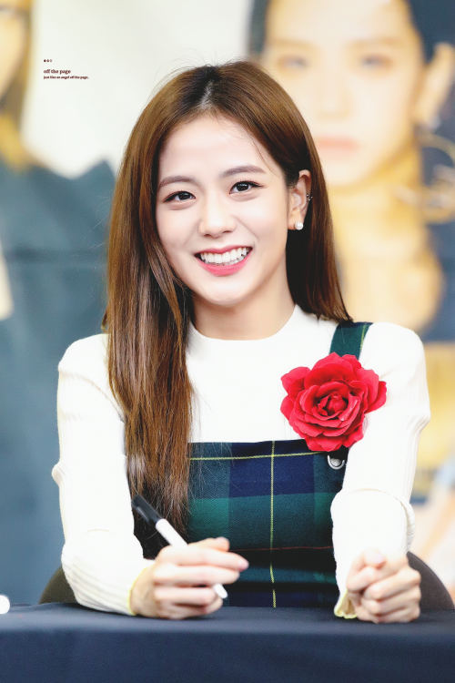 Jisoo (Black Pink)