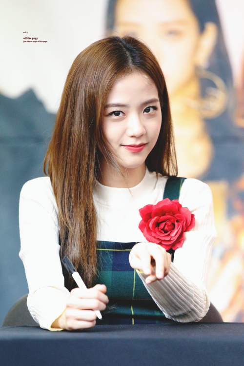 Jisoo (Black Pink)