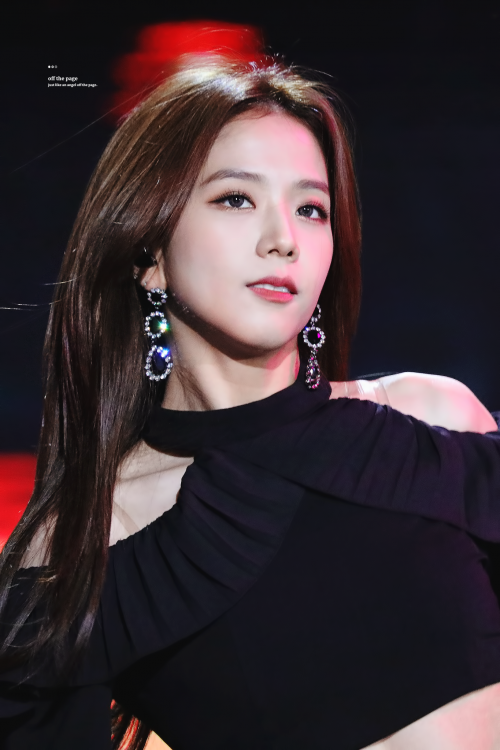 Jisoo (Black Pink)