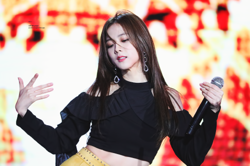 Jisoo (Black Pink)