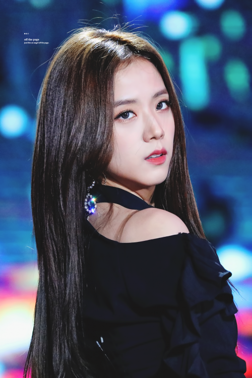 Jisoo (Black Pink)