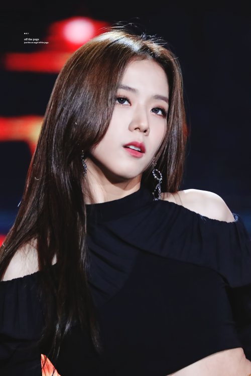 Jisoo (Black Pink)