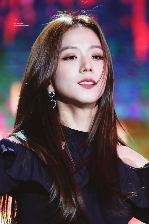 Jisoo (Black Pink)