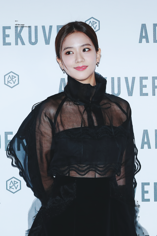 Jisoo (Black Pink)