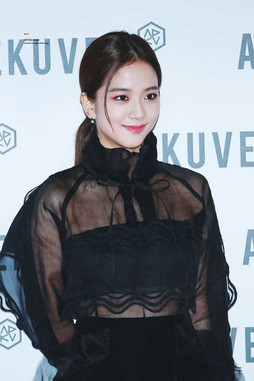 Jisoo (Black Pink)