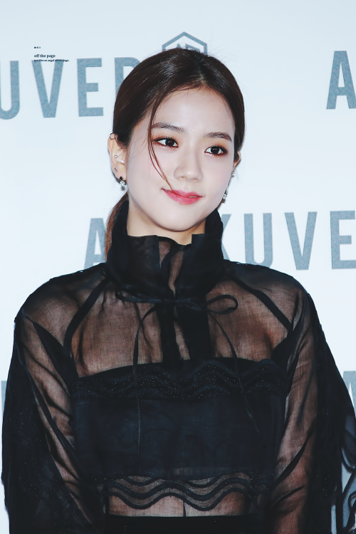 Jisoo (Black Pink)