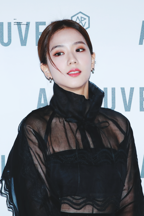 Jisoo (Black Pink)