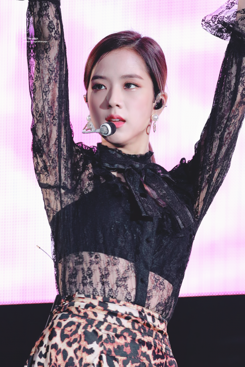 Jisoo (Black Pink)