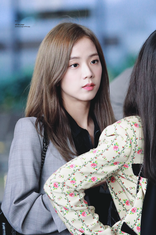 Jisoo (Black Pink)