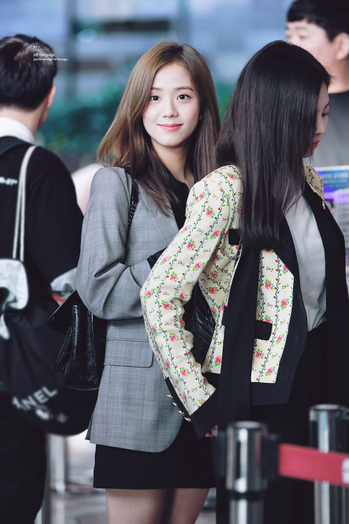 Jisoo (Black Pink)