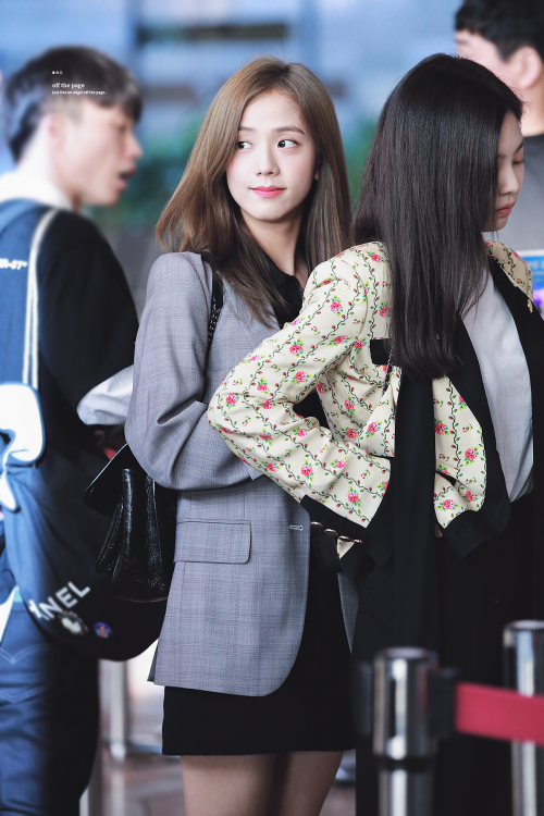 Jisoo (Black Pink)