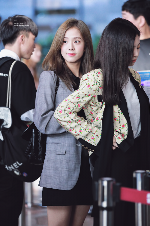 Jisoo (Black Pink)