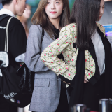 Jisoo-Black-Pink-150-3