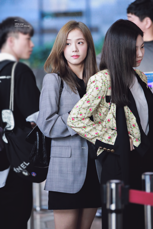 Jisoo (Black Pink)