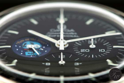 Omega_Speedmaster_Snoopy_dial_angle_560.jpg