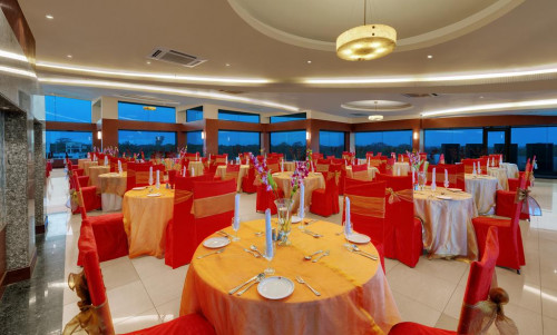 Restaurant-in-Ramada-Varanasi.jpg